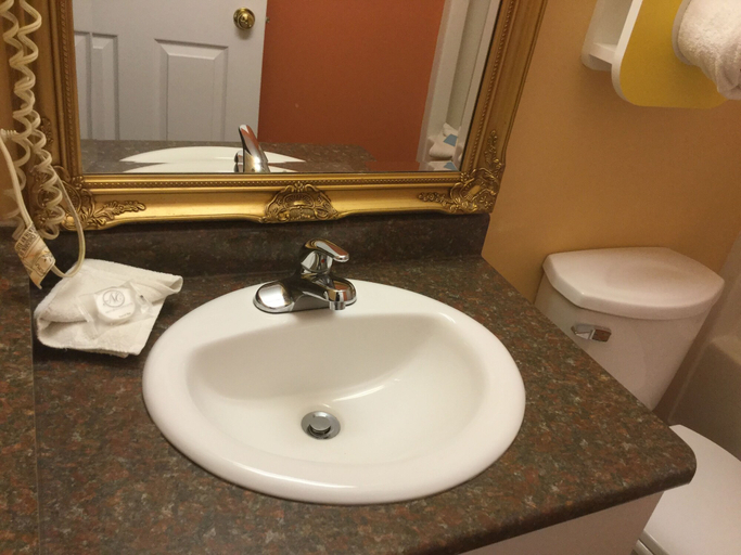 Bathroom 3, Riverside Motel, Thompson-Nicola
