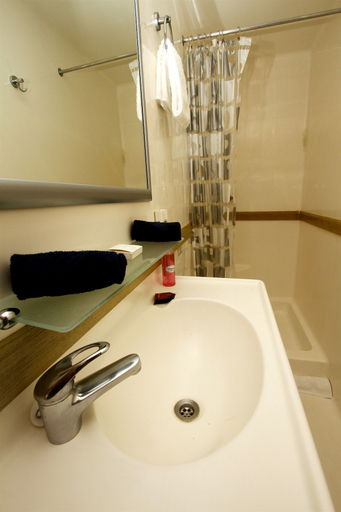 Bathroom 3, Shayamanzi Houseboats, Umkhanyakude