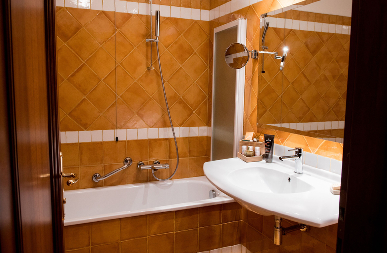 Bathroom 5, Relais Santo Stefano, Biella