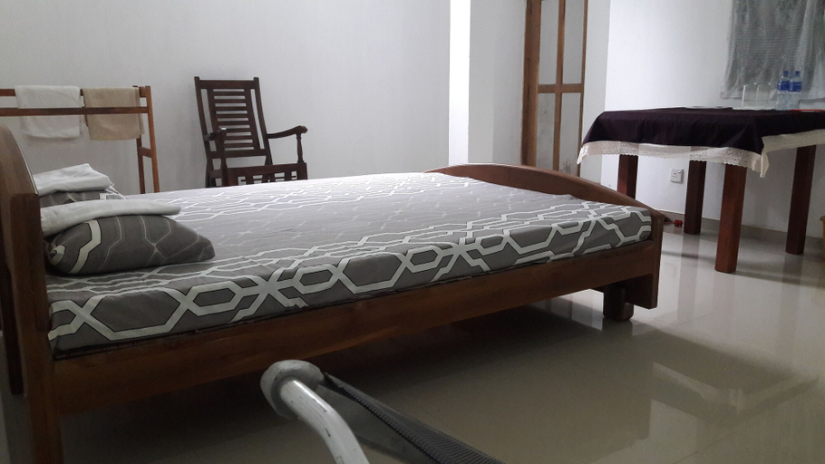 Bedroom 5, Rooms One Five Four, Katana