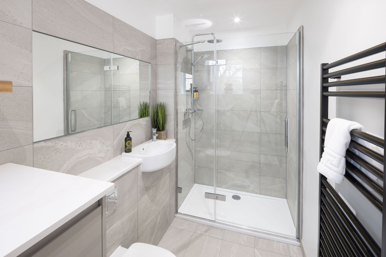 Bathroom 4, Redmayne House, Bristol