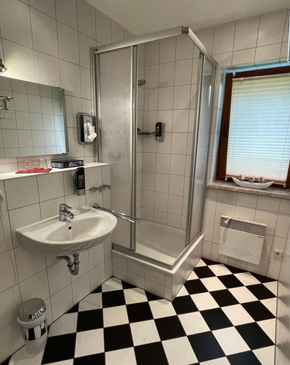 Bathroom 5, Hotel Habichtstein, Harz
