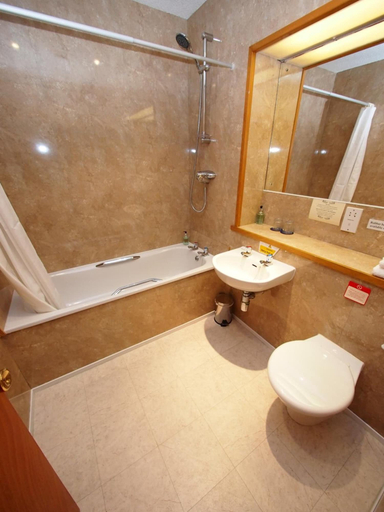 Bathroom 4, Park Hotel, Highland