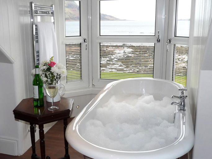 Bathroom 4, Glenisle Hotel, North Ayrshire