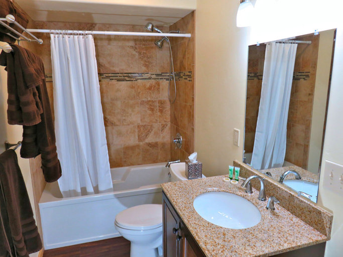 Bathroom 4, Mein Haus Bed & Breakfast, Eagle