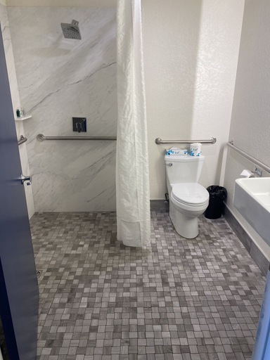 Bathroom 3, Bandon Inn, Coos