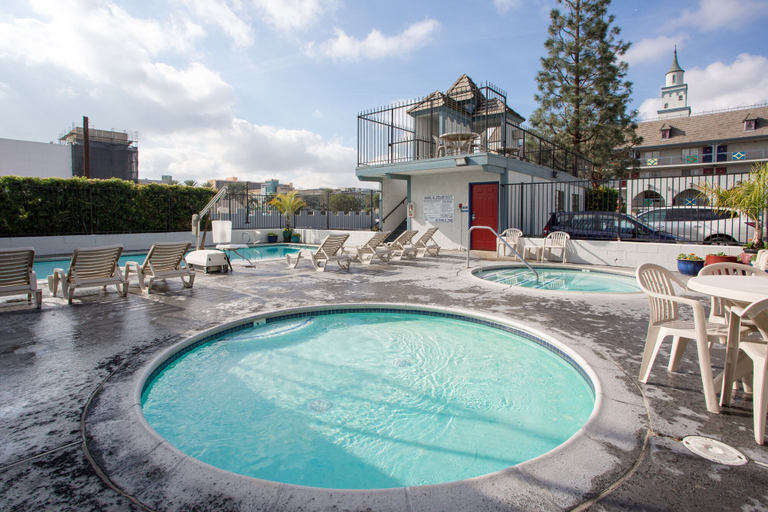 Sport & Beauty 5, Castle Inn and Suites, Orange