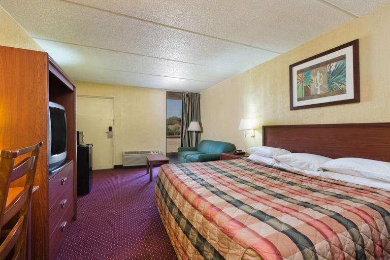 Bedroom 4, Knights Inn Brenham, Washington
