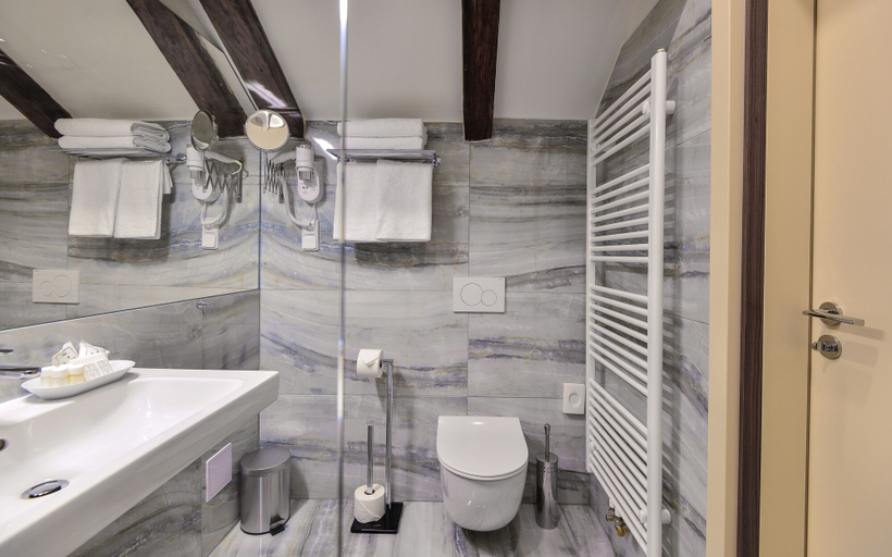 Bathroom 4, Hotel Garden Court, Praha 1