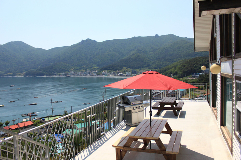 Blue in Blue Pension, Geoje