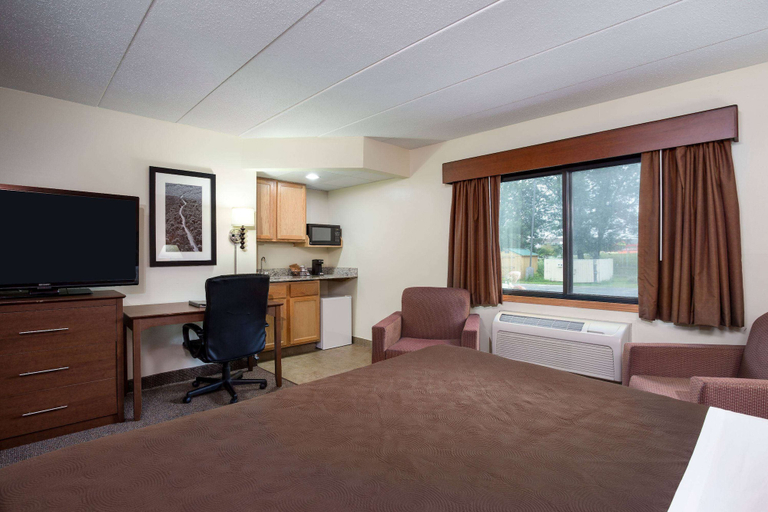 Bedroom 3, AmericInn by Wyndham Tomah, Monroe