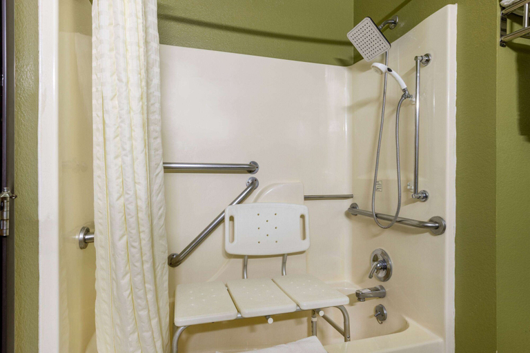 Bathroom 5, Super 8 by Wyndham El Dorado, Butler