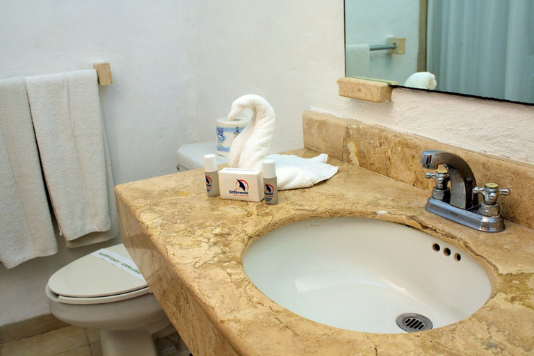 Bathroom 5, Hotel Sotavento & Yacht Club, Benito Juárez