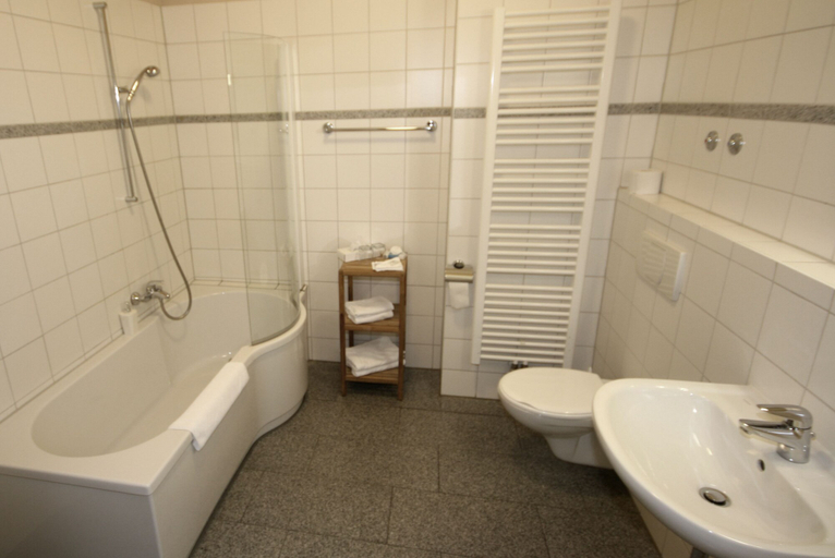 Bathroom 3, Hotel Zittauer Hof, Görlitz