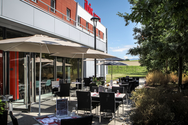 Exterior & Views 2, ibis Saint Genis Pouilly Genève, Ain