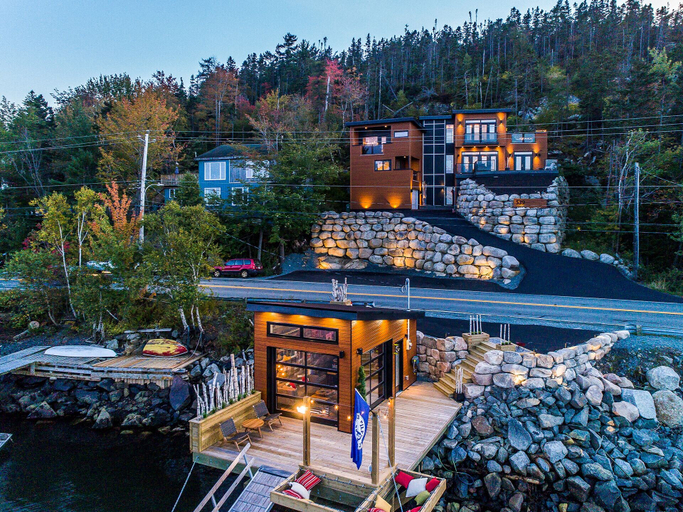 Exterior & Views