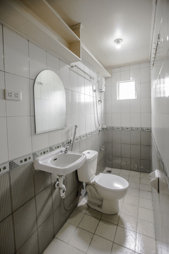 Bathroom 2, OYO 741 Sierra Travellers Inns, Tagaytay City