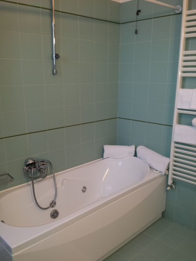 Bathroom 4, Il Castellaccio, Perugia