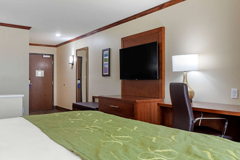 Bedroom 3, Comfort Suites West Monroe near Ike Hamilton Expo Center, Ouachita