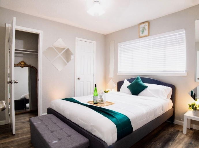Bedroom 4, Paragon Apartments, Dallas