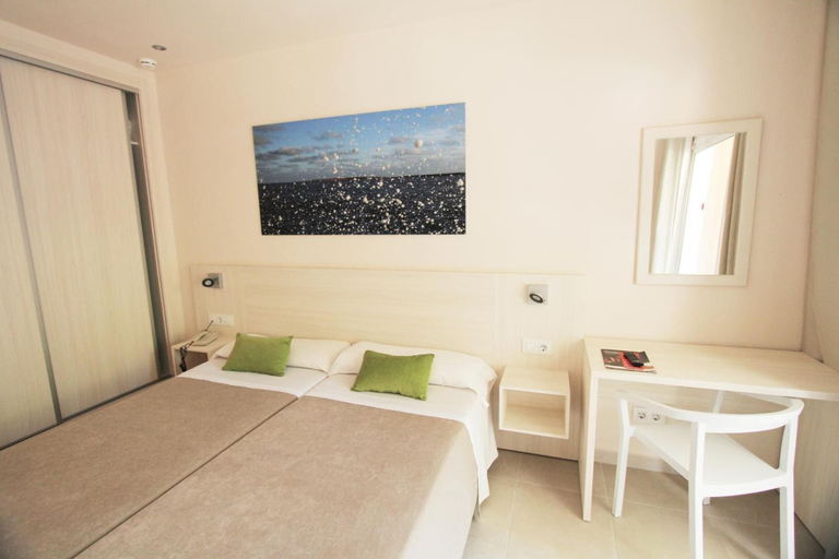 Bedroom 4, Hotel Xaloc Playa, Baleares