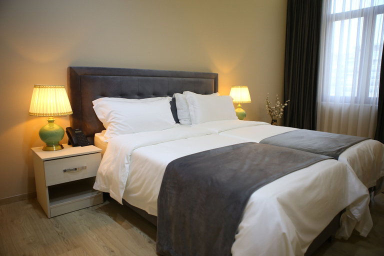 Bedroom 3, Hotel Colombo, Beratit