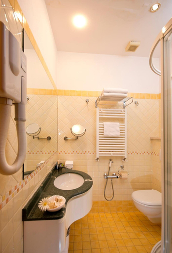 Bathroom 5, Hotel Kennedy, Rimini