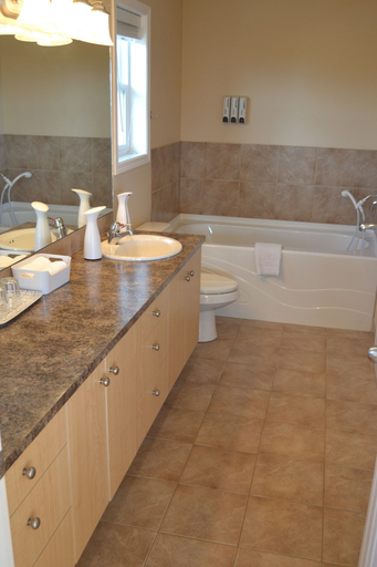 Bathroom 2, Salish Bed & Breakfast and Spa, Central Okanagan