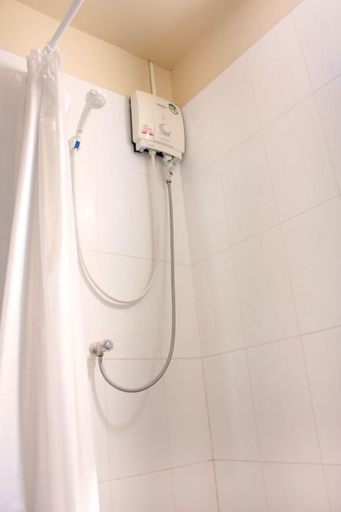 Bathroom 5, Starbeach Guest House, Phuket Island