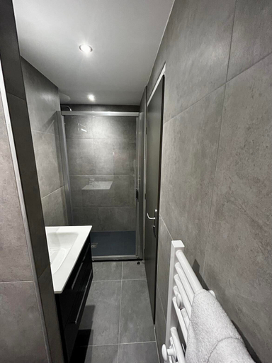 Bathroom 5, Hôtel Restaurant Le Madame, Isère