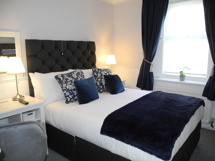 Bedroom 2, Heathcliff House, Exclusively for Adults, Free Large Car Park, Torbay