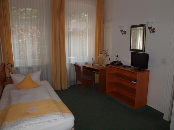Bedroom 3, Hotel Bellevue Schmölln, Altenburger Land