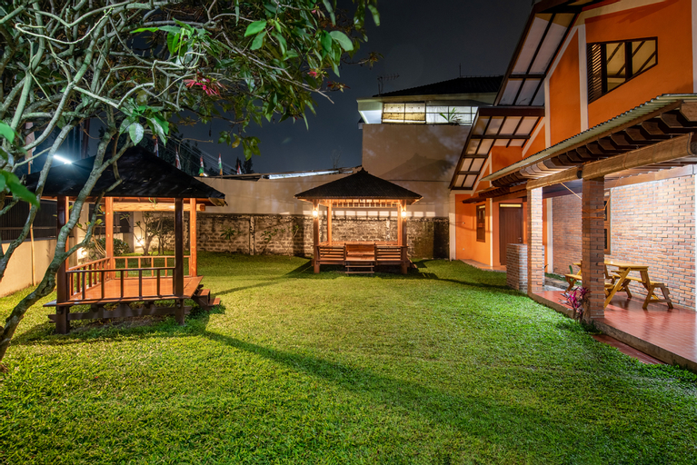 Exterior & Views 16