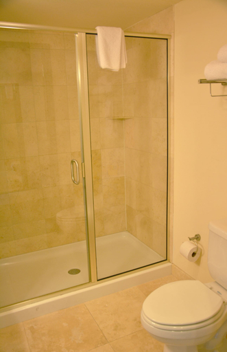 Bathroom 3, Days Inn & Suites by Wyndham Milwaukee, Milwaukee