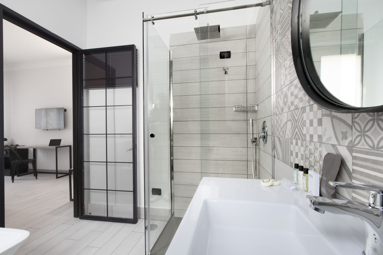 Bathroom 4, La Ferrovia Guest House, Napoli