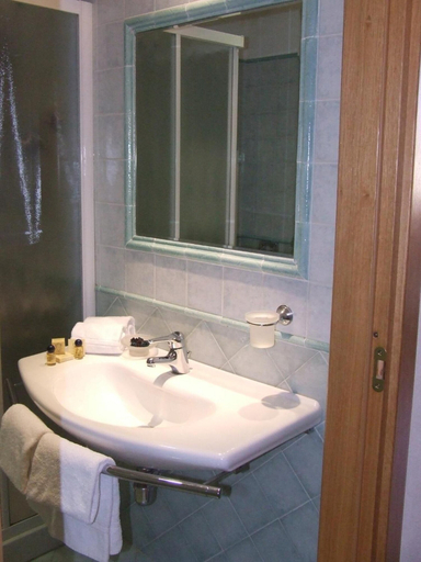 Bathroom 4, Hotel Ghibellino, Siena