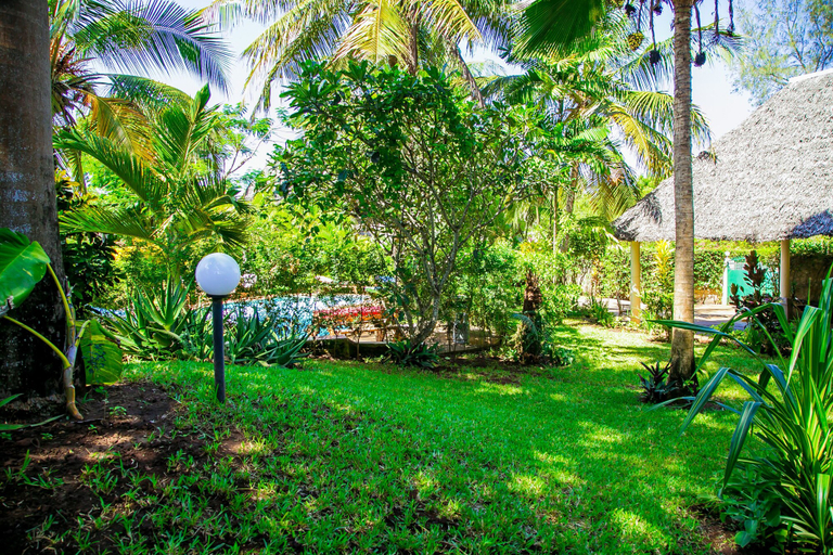 Others 4, 3 Bed Cottage Sleeps 6- Pool, Chef Option, Parking, Msambweni