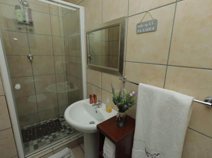 Bathroom 5, Ledumo Lodge, Nkangala