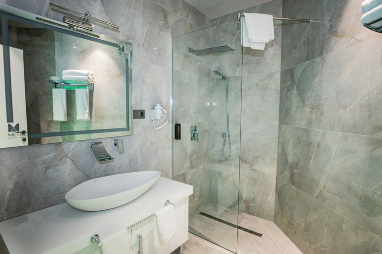 Bathroom 4, Metro Hotel Tirana, Tiranës