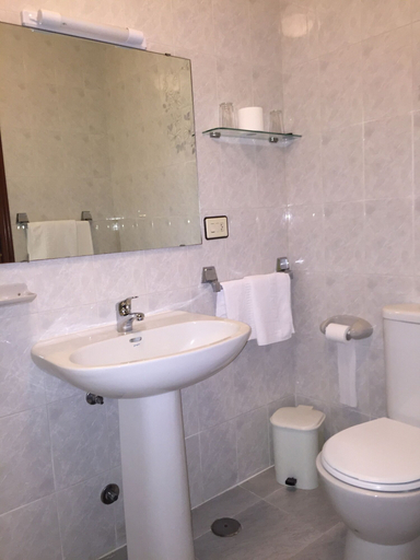 Bathroom 5, Hotel As Areas II, Lugo