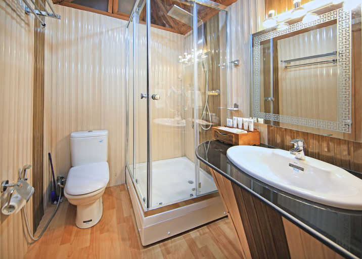 Bathroom 3, Kolu Group Of Houseboats, Srinagar