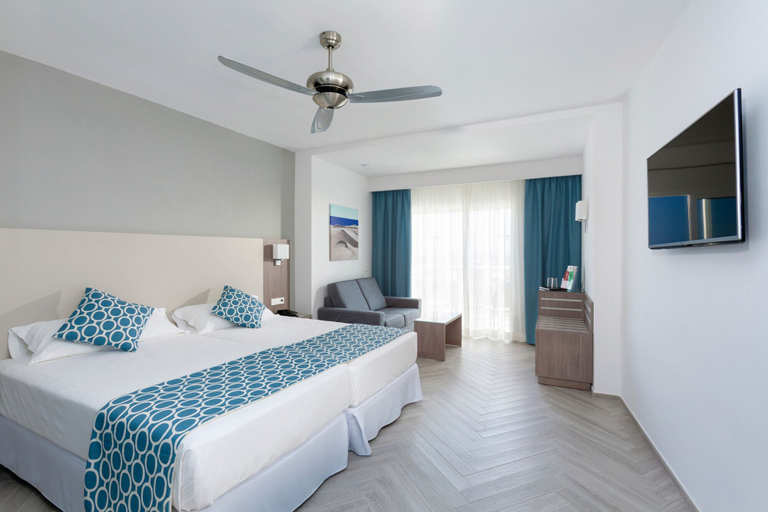 Bedroom 3, Hotel Riu Papayas - All Inclusive, Las Palmas