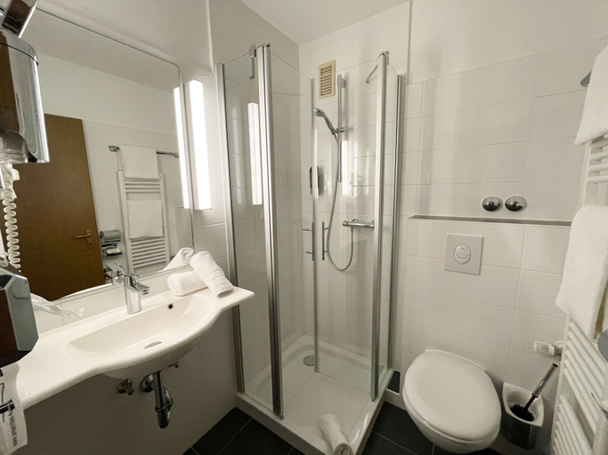 Bathroom 3, Brenner Hotel, Bielefeld