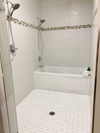 Bathroom 4, Redac Gateway Hotel In Torrance, Los Angeles