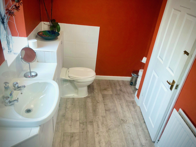 Bathroom 3, St Anne's Serviced Accommodation, Oxfordshire