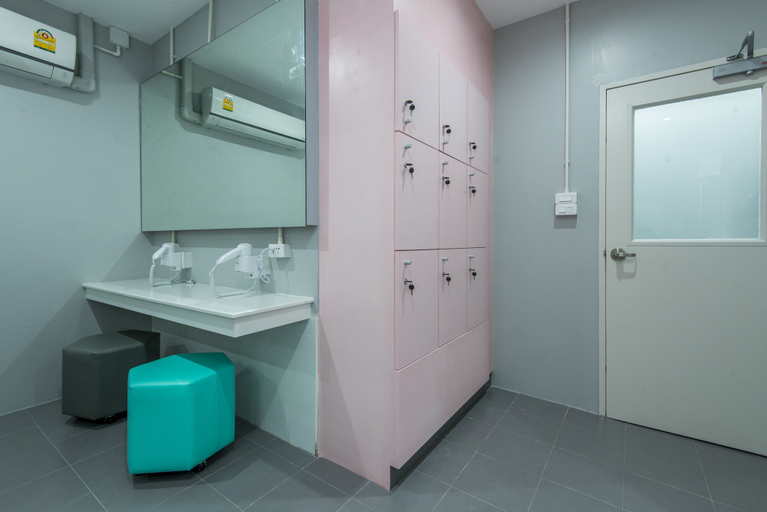 Bathroom 5, Siam Stadium Hostel, Pathum Wan