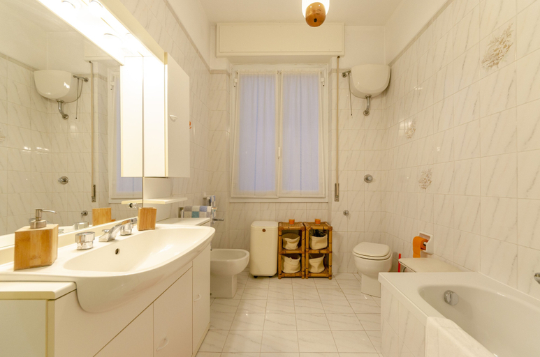 Bathroom 4, JOIVY Family Flat Vicino al Mare a Genova Quinto, Genova