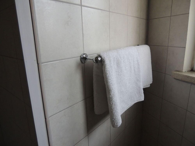 Others 4, Delphi Hotel