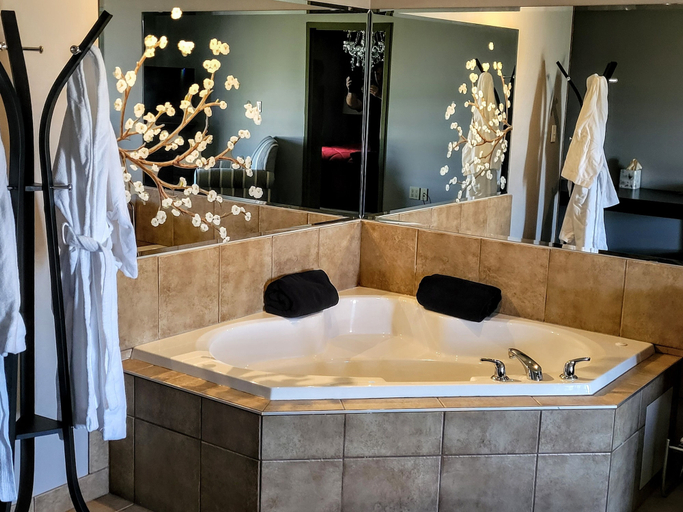 Bathroom 4, Service Plus Inns & Suites Drayton Valley, Division No. 11