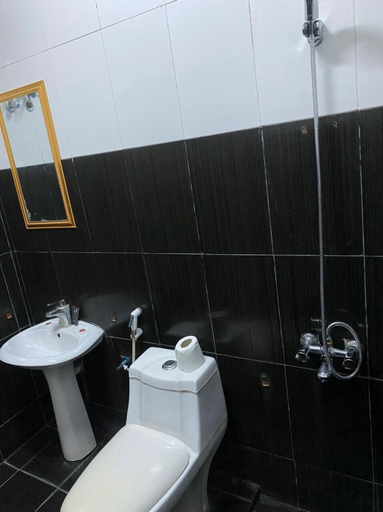 Bathroom 3, Al Sakalawy Hotels, Sur